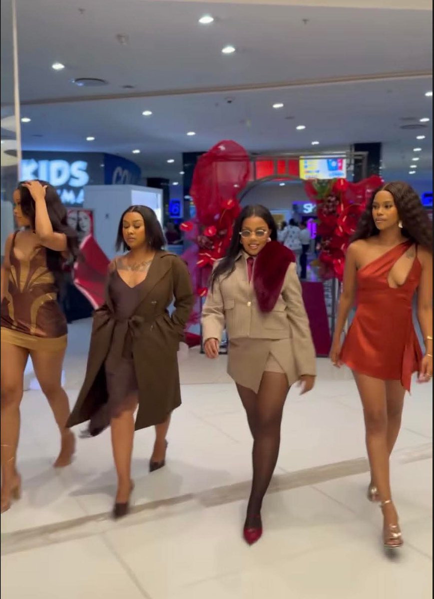 ThobileDh40321's tweet image. Lalela🔥🔥❤️❤️

#The mean girls