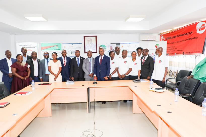 USADBurund's tweet image. Financé à hauteur de 5,9 millions USD, ce projet vise à faciliter l’accès aux TIC pour tous et soutenir la vision d’un Burundi émergent à l’horizon 2040-2060.
#Onatel_Burundi 
#TIC
