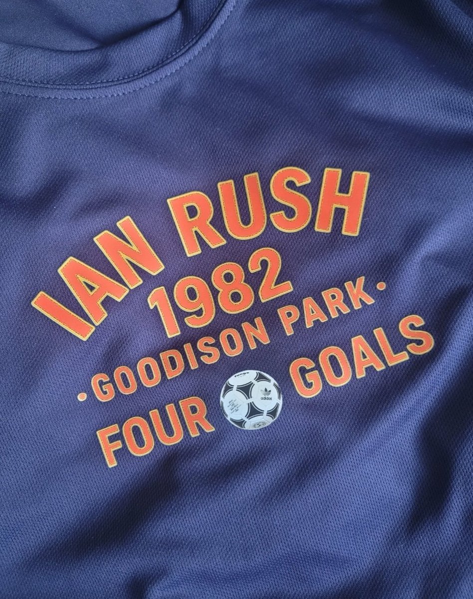 FutebolRed's tweet photo. On this day, @Ian_Rush9 signed for the Reds 🔴⚽️🔴⚽️🔴 https://t.co/nCwJeV4faK https://t.co/GdQ68EFMy2