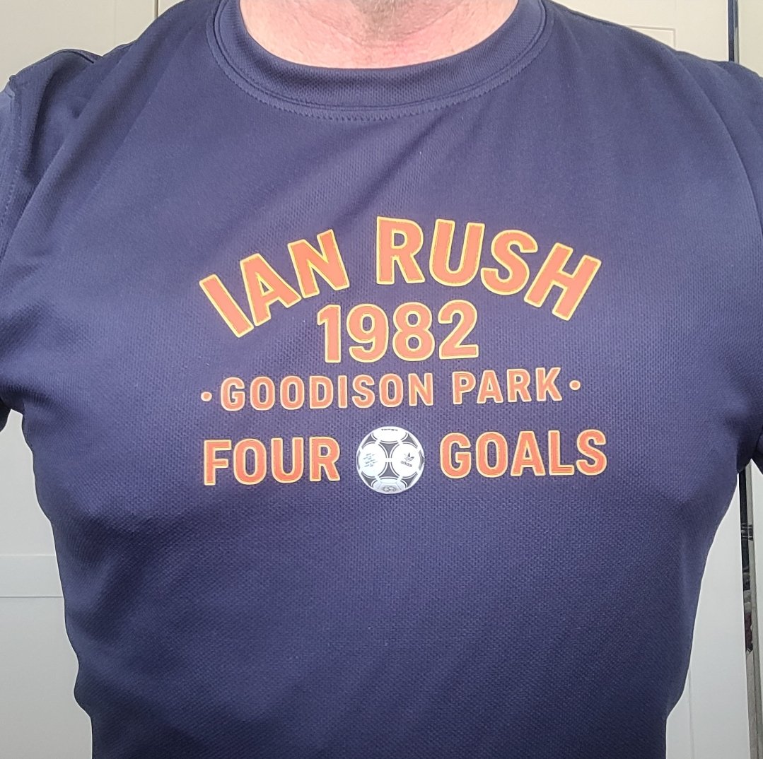 FutebolRed's tweet photo. On this day, @Ian_Rush9 signed for the Reds 🔴⚽️🔴⚽️🔴 https://t.co/nCwJeV4faK https://t.co/GdQ68EFMy2