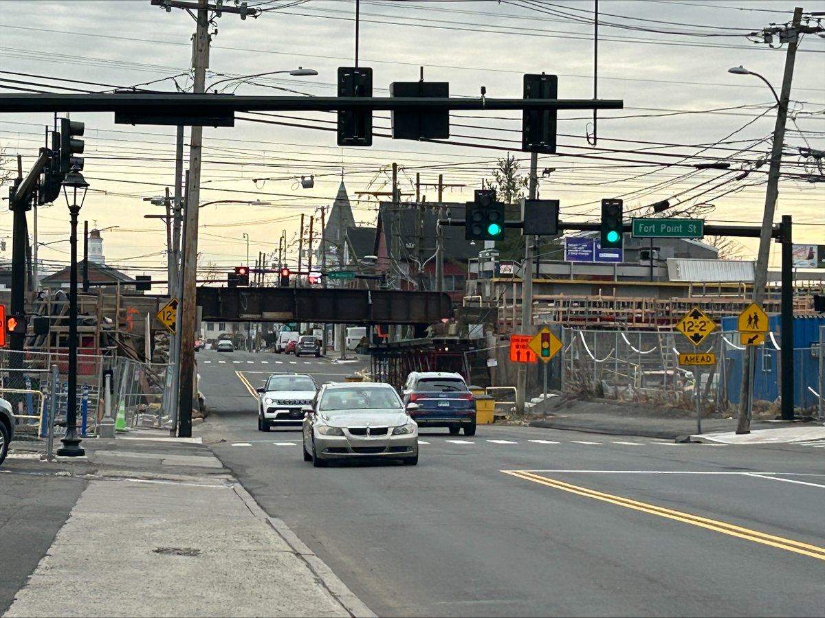 WalkBridgeCT's tweet photo. 🚧 Traffic Alert 🚧
East Ave Railroad Bridge steel installation begins Fri, May 1 at 8 PM. East Ave detour in effect through Mon, May 4 at 6 AM.
Plan ahead
 ➡️ https://t.co/MFSCzUsWBR https://t.co/OMjV72opLV