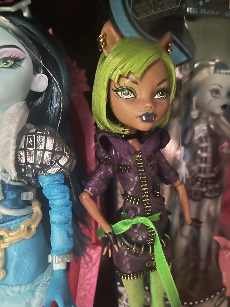 hal 🎧 tweet media