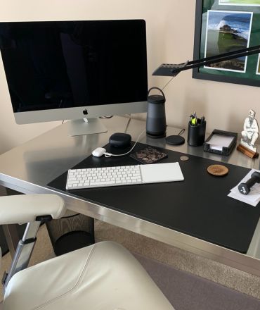 ElegantOffice's tweet image. Design that works as hard as your clients do. The Elegant Office® delivers premium desk solutions that stand up to daily use while maintaining a refined look. 📞 Call or go online today: theelegantoffice.com | 866-433-7573

#TheElegantOffice #OfficeRefresh #TimelessDesign