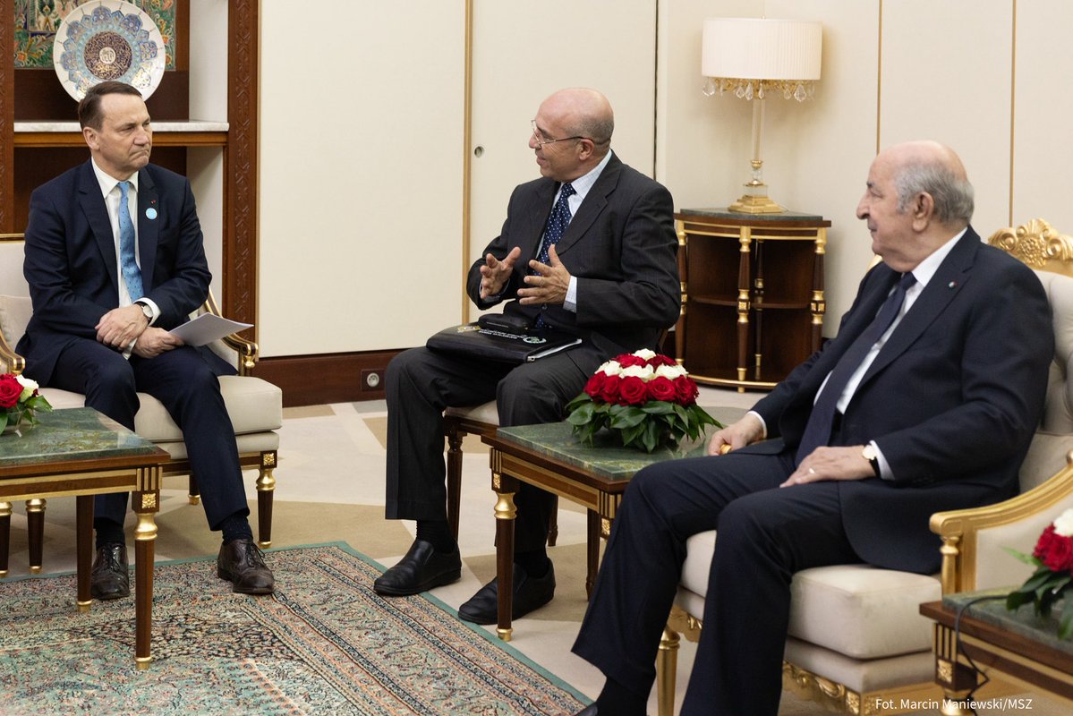 Deputy Prime Minister, FM <a href="/sikorskiradek/">Radosław Sikorski 🇵🇱🇪🇺</a> met with President 🇩🇿 <a href="/TebbouneAmadjid/">عبدالمجيد تبون - Abdelmadjid Tebboune</a>.

The following were discussed ⤵️
🔹 friendly relations 🇵🇱🤝🇩🇿 dating back to 1962. Algeria is one of Poland’s main partners in the MENA region
🔹 Algeria’s stabilising role in the region
🔹 the