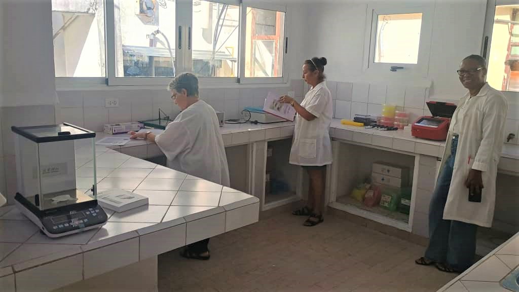 InisavCuba's tweet photo. 🔬¡Nuevos equipos de biología molecular en el INISAV! Gracias  al financiamiento del DAAD y el BMZ de Alemania y a 10 años de  cooperación con la TU Darmstadt, ponemos en marcha nuestro laboratorio  para el control biológico de plagas en Cuba 🇨🇺🇩🇪🧬 #inisav50 #CienciaCubana #DAAD https://t.co/ZWlhIDhZAa