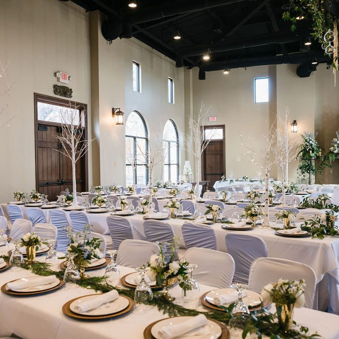 CastleFalls's tweet image. #DidYouKnow: Hosting your wedding on a weekday can offer more flexibility. Our venue is available any day of the week for celebrations, allowing you to pick a date that fits your unique story perfectly.