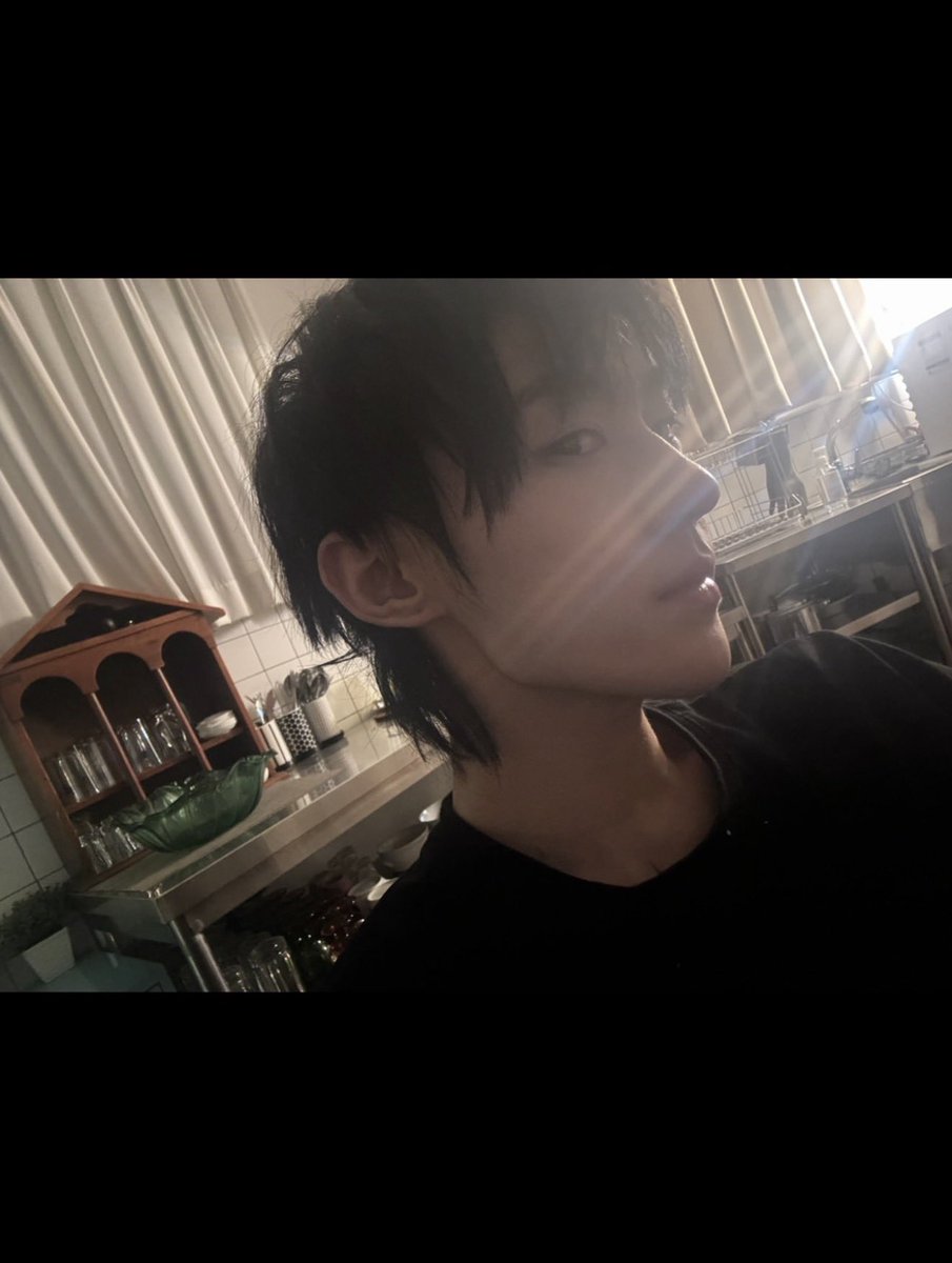Zhongxingcutie's tweet photo. Flawless skin 😍😍😌😌

#HeZhongxing #Zhongxing #허중싱 #賀仲星 #ジョンシン https://t.co/Q2HXKCUHEg
