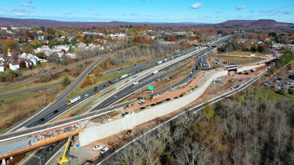 AASHTOsean's tweet image. The @CTDOTOfficial announces milestones &amp;amp; next steps for the I-91, I-691, Route 15 Interchange Project in Meriden. #transportation #road #highway #roadway #infrastructure #construction #stateDOT @USDOT @aashtospeaks @GovNedLamont  portal.ct.gov/dot/ctdot-pres…