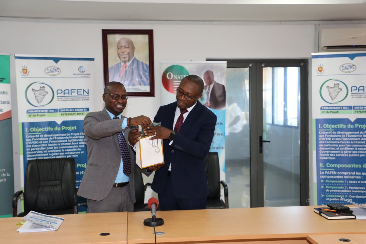 USADBurund's tweet image. Financé à hauteur de 5,9 millions USD, ce projet vise à faciliter l’accès aux TIC pour tous et soutenir la vision d’un Burundi émergent à l’horizon 2040-2060.
#Onatel_Burundi 
#TIC