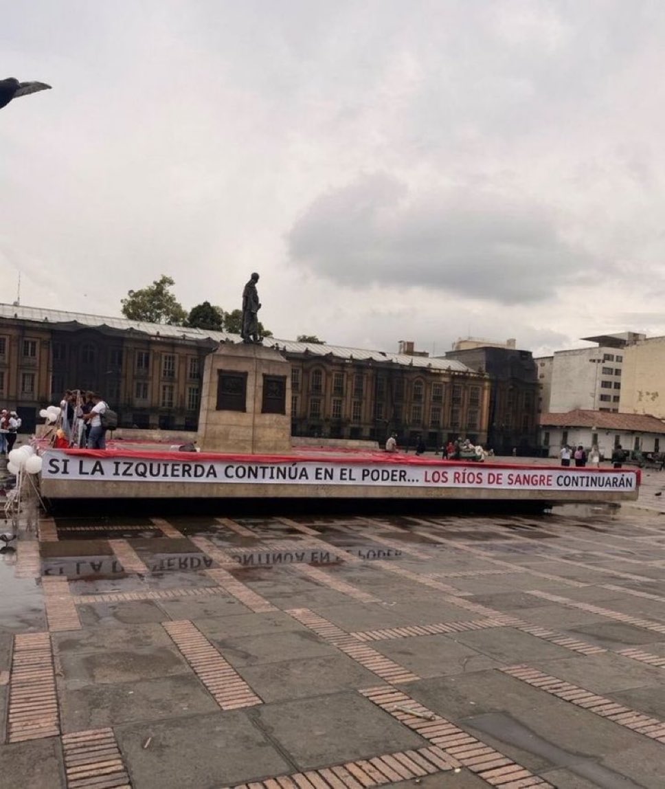Asesinaron a un candidato presidencial de oposición, tenemos la mayor escalada terrorista contra población civil en 20 años, las guerrillas controlan el 70% del territorio…
