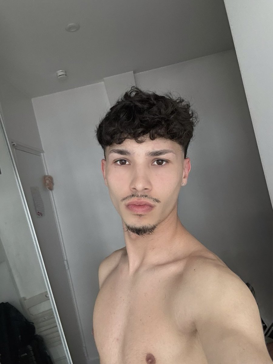 alex_chnl's tweet image. pas content x2 #lgbt