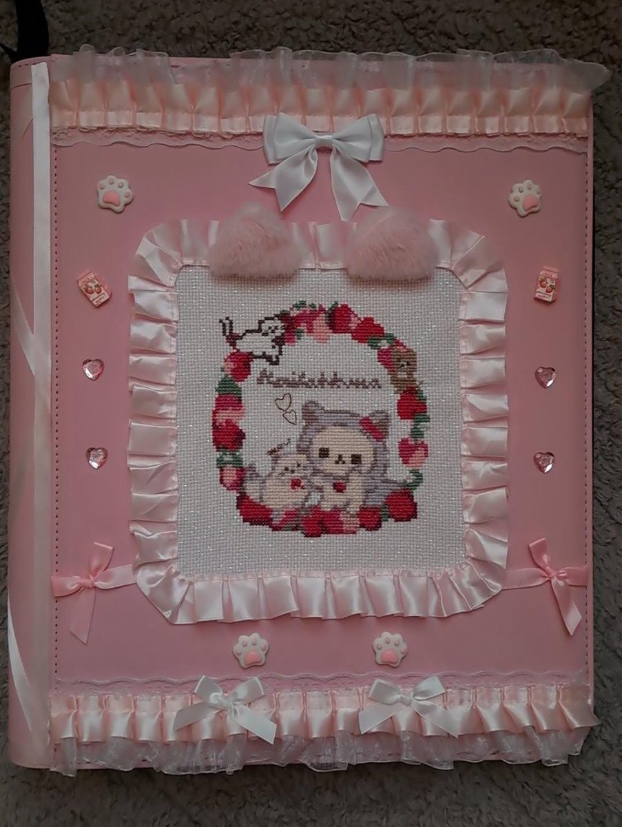 ari_n3ko's tweet photo. My new toploader binders 🥺💕 if anyone also collects cute cards I would love to be mutuals https://t.co/OsqZySBMkp