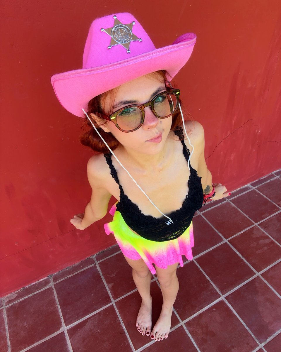 PinkyPupa tweet media