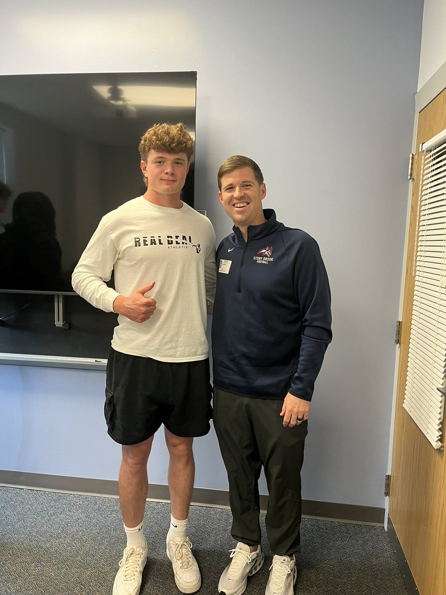 Bradley_Hager08's tweet photo. Thank you Coach @CoachElliott19 for coming down today! It was great to meet you! Looking forward to learning more about the Stony Brook program.
@Coach_C_LHS 
@SMAC_Football 
@CoachBCosh
@CoachAdamLovan https://t.co/CQ2XtCW3GT