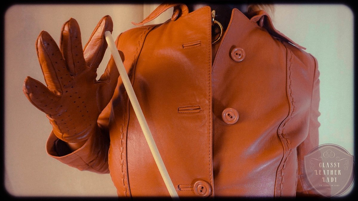 ClassyLeatherLady tweet media