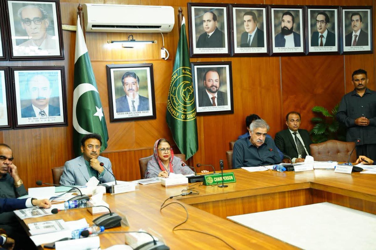 PiyaarAli133989's tweet image. #Karachi #PPP #FaryalTalpur
فریال تالپور کی زیر صدارت سندھ اسمبلی میں قائمہ کمیٹی برائے داخلہ کا اجلاس ہوا، جس میں سید طارق حسین شاہ جاموٹ سمیت اہم رہنماؤں نے شرکت کی۔
اجلاس میں امن و امان، منشیات کی روک تھام اور سمگلنگ کے خلاف اقدامات کا جائزہ لیا گیا۔ متعلقہ اداروں کو جدید حکمت