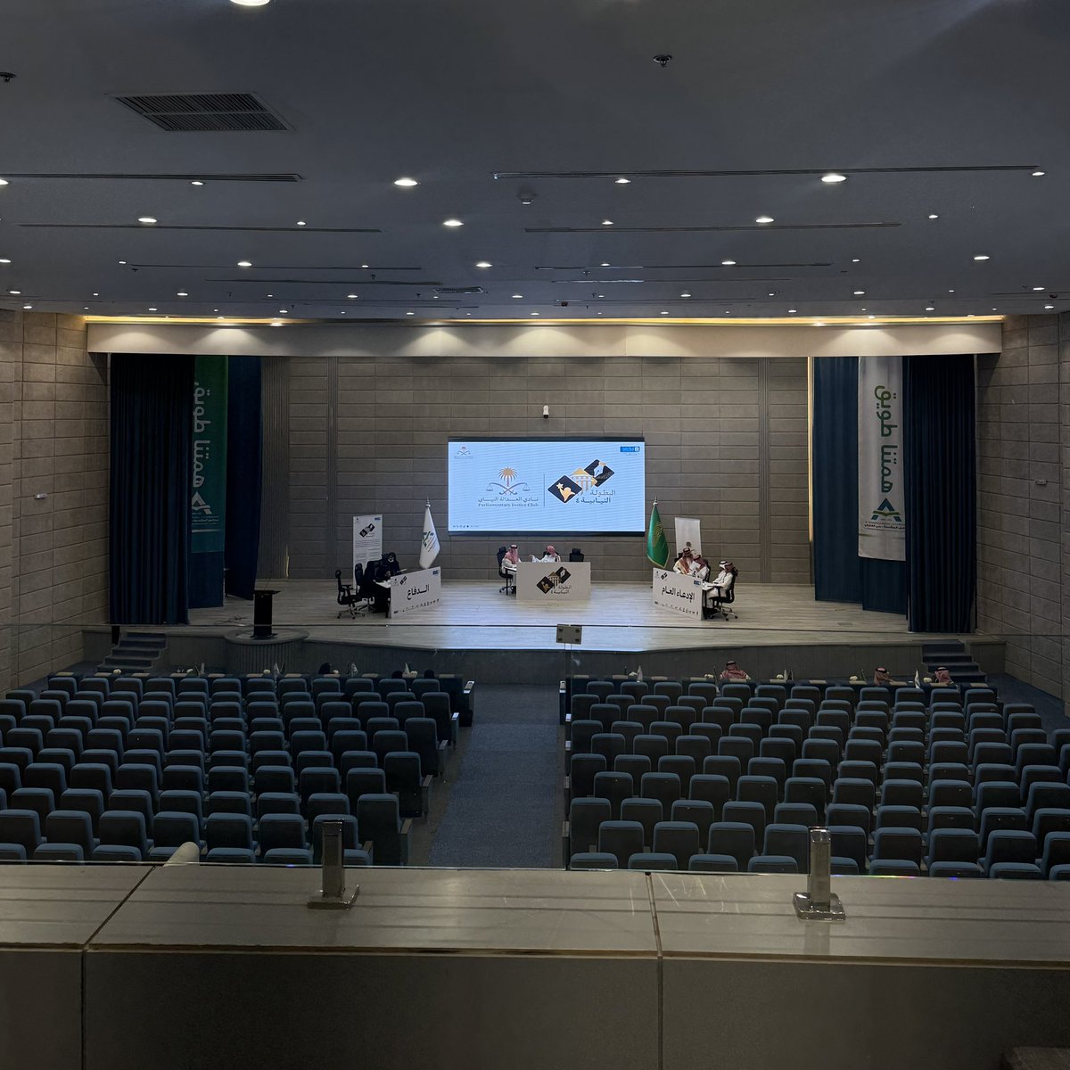 _l2vq's tweet photo. سعدت بحضور البطولة النيابية، أجواء رائعة 
ومنافسة قوية 👏

كل التوفيق لممثلي جامعة الوطن 💙💙
#البطولة_النيابية٤ https://t.co/8ebaSZJsk0