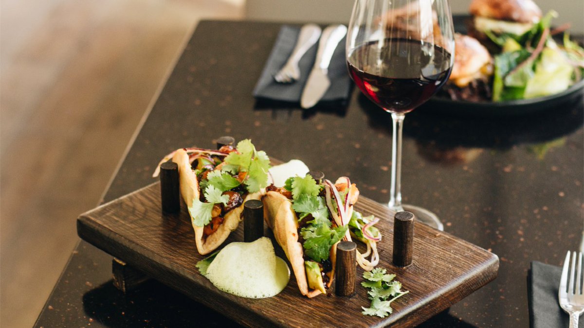 worldfoodwine's tweet image. Wine and Mexican food, a pairing guide.

Assumption: Mexican food = beer or margaritas.

Reality: wine works beautifully. The bold flavors that seem intimidating are what make it exciting.

The key: match the sauce, not the protein.

worldfoodwine.com/wine-and-mexic…

#WineWednesday