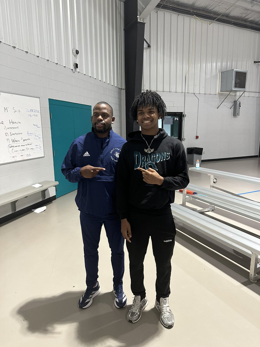 KristopherK1ng's tweet photo. Appreciate @CoachTevv taking his time to come up to my school to talk to me about @RiceFootball! Enjoyed having the opportunity to talk to him about the program! https://t.co/hPUM00i5fl