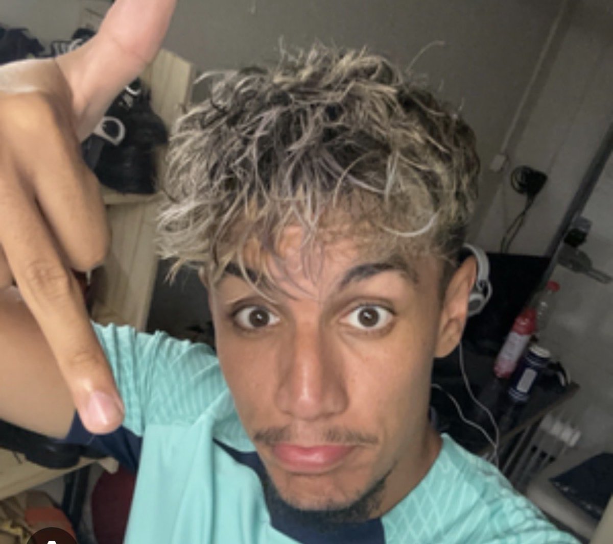 Eloan tweet media