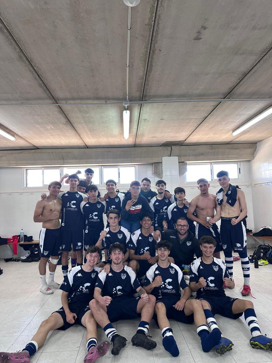 JUVENIL

VIctoria de nuestro equipo juvenil por 0-2 en su visita a Vícar.

Nuestro equipo sigue firme y enfocado en el objetivo.

¡Vamos equipo! 💚🤍