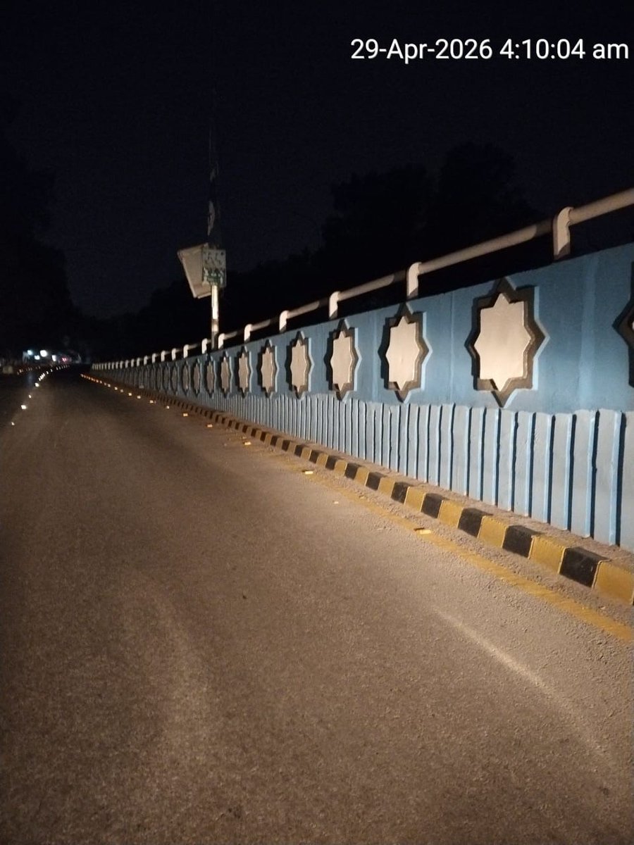 Sheerazkeerio72's tweet image. Daily mechanical sweeping in progress 
As per instructions of Mayor Hyderabad @KashifShoroPPP
SSMB team ensuring clean &amp;amp; better city environment 
#Hyderabad #CleanCity #PublicService #SSMB