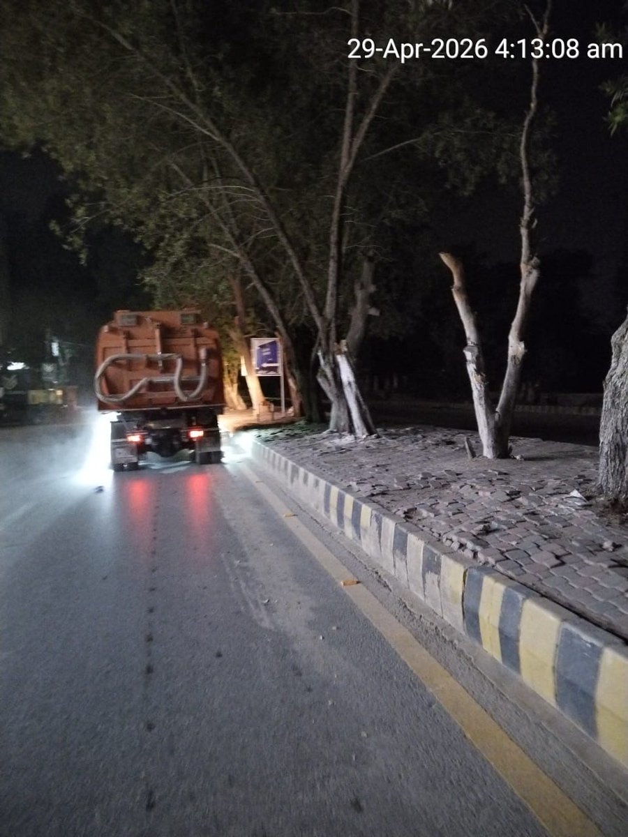 Sheerazkeerio72's tweet image. Daily mechanical sweeping in progress 
As per instructions of Mayor Hyderabad @KashifShoroPPP
SSMB team ensuring clean &amp;amp; better city environment 
#Hyderabad #CleanCity #PublicService #SSMB