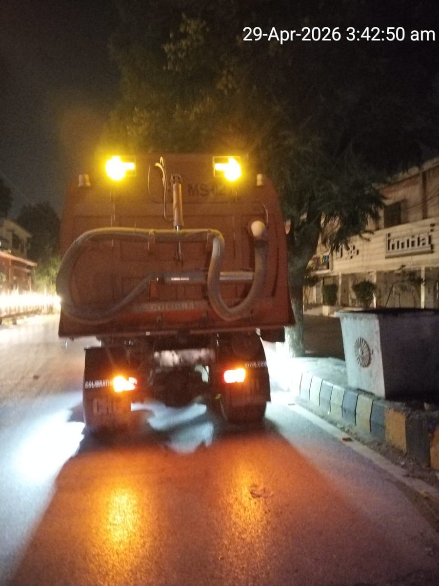 Sheerazkeerio72's tweet image. Daily mechanical sweeping in progress 
As per instructions of Mayor Hyderabad @KashifShoroPPP
SSMB team ensuring clean &amp;amp; better city environment 
#Hyderabad #CleanCity #PublicService #SSMB
