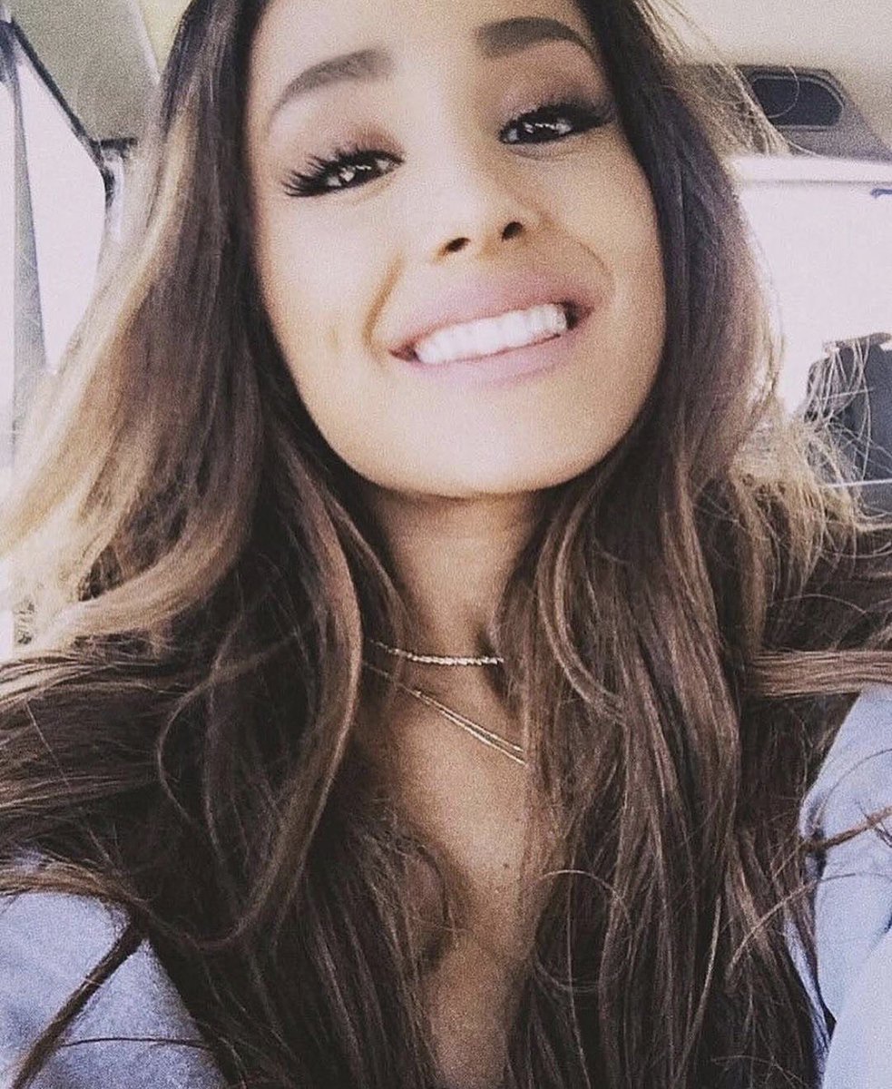 pinkwitchgrande's tweet photo. time flies ₊˚⊹ ᰔ https://t.co/0hJY9WdM2z