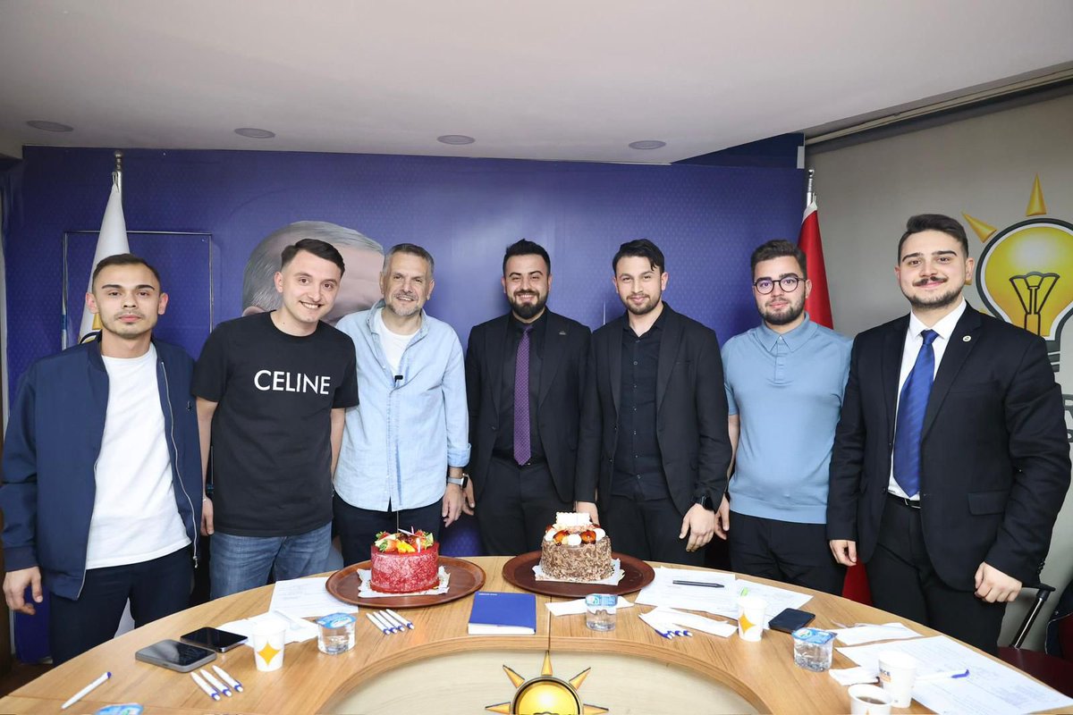 akgncbayrampasa's tweet photo. Gençlik Kolları Başkanımız @altnbyfrht ’in başkanlığında haftalık toplantımızı büyük bir heyecan ve güçlü katılımla gerçekleştirdik. Toplantımıza Belediye Başkan Vekilimiz @ibrahimakn ile İl Yönetim Kurulu Üyemiz @Enesvanlioglu61 teşrif etti.

İstişare ve değerlendirmelerin yapıldığı toplantımızın, teşkilatımız adına hayırlara vesile olmasını temenni ediyor; birlik ve beraberlik içerisinde durmadan çalışmaya devam ediyoruz. 🔥🇹🇷

Yeni Yaşına Giren  İlçe Gençlik Kolları Yönetim Kurullu Üyelerimiz Oğuzhan TANRIVERDİ ve Mert DURSUN Mutluluğunu Paylaşıyor Hayırlı Ve Güzel Bir Ömür Diliyoruz. Birliğimiz Beraberliğimiz Daim Olsun.