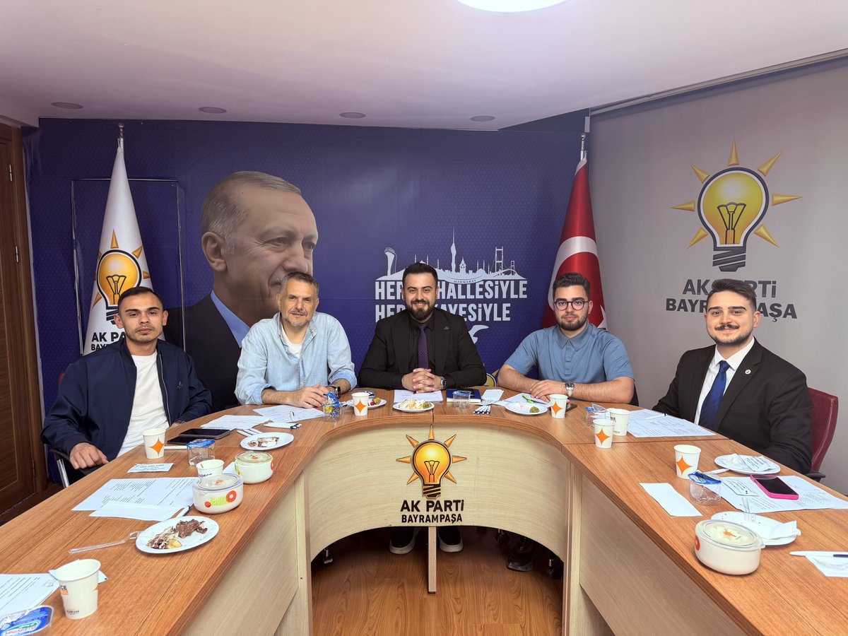 akgncbayrampasa's tweet photo. Gençlik Kolları Başkanımız @altnbyfrht ’in başkanlığında haftalık toplantımızı büyük bir heyecan ve güçlü katılımla gerçekleştirdik. Toplantımıza Belediye Başkan Vekilimiz @ibrahimakn ile İl Yönetim Kurulu Üyemiz @Enesvanlioglu61 teşrif etti.

İstişare ve değerlendirmelerin yapıldığı toplantımızın, teşkilatımız adına hayırlara vesile olmasını temenni ediyor; birlik ve beraberlik içerisinde durmadan çalışmaya devam ediyoruz. 🔥🇹🇷

Yeni Yaşına Giren  İlçe Gençlik Kolları Yönetim Kurullu Üyelerimiz Oğuzhan TANRIVERDİ ve Mert DURSUN Mutluluğunu Paylaşıyor Hayırlı Ve Güzel Bir Ömür Diliyoruz. Birliğimiz Beraberliğimiz Daim Olsun.