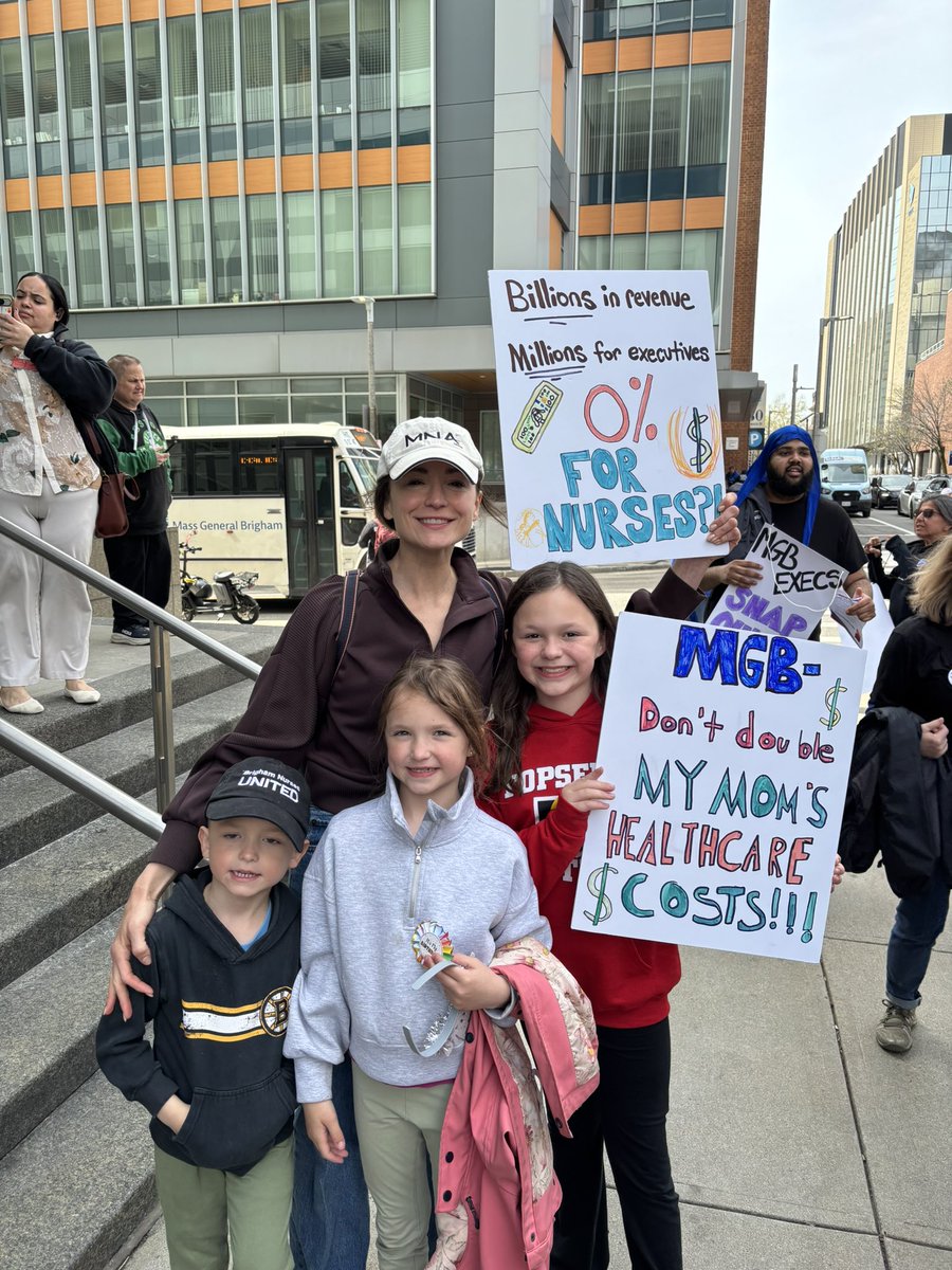 MassNurses's tweet photo. Everyone is standing together for Brigham nurses and patients. 

What are MGB executives doing other than cashing multi-million dollar paycheck?

More: https://t.co/YWFGnk0l8w https://t.co/GQiom709OH
