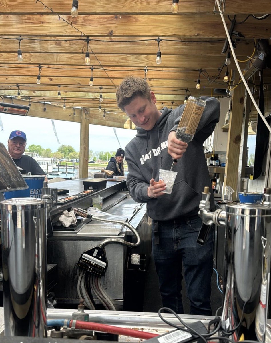 tylerfromchi's tweet photo. Boat Drinks summer incoming https://t.co/SY5ob1Aehh
