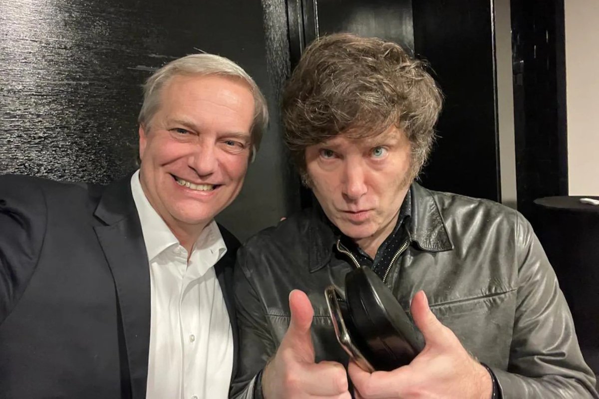 Stats Globe tweet media