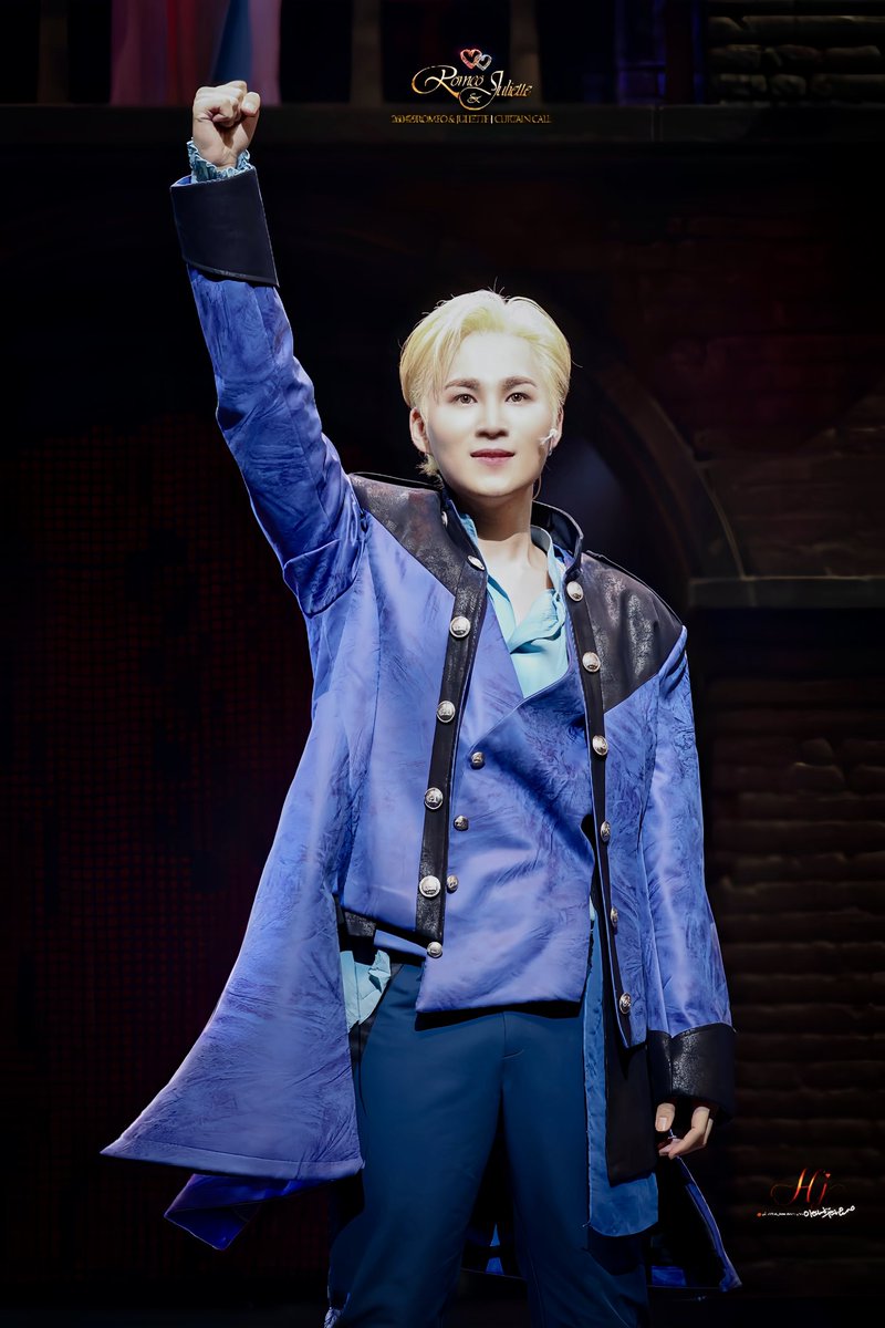 HeeDdahYoh's tweet photo. 무대 위의 너를 바라보는 시간은 늘 찬란하지만, 그 빛 뒤에 숨겨진 무게를 알기에 한순간 한장면도 흘려보낼 수가 없다.
점점 그 무대 안으로 깊이 빠져드는 너를 보며, 남아 있는 이 시간이, 요즘 따라 더 아까워 
그래서.....
이 순간을 남길 수 있는 오늘이 더없이 소중한..
260429 Romeo & Juliette 
CURTAIN CALL