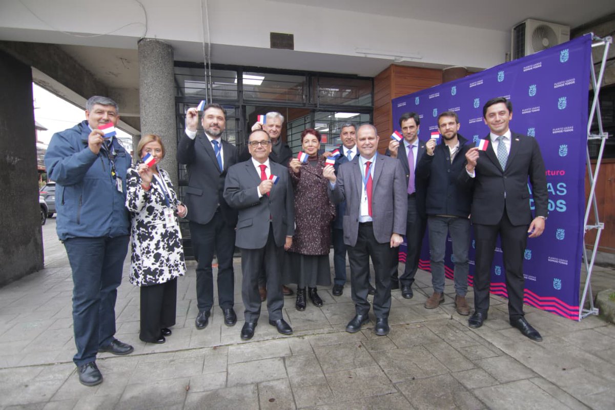 Junto al subsecretario de Justicia, Luis Silva, y al director nacional del <a href="/RegCivil_Chile/">Registro Civil e Identificación - Chile</a>, Omar Morales, hoy inauguramos oficialmente nuestras dependencias en Puerto Varas. Seguimos trabajando para entregar nuestros servicios en mejores instalaciones para todos/as.