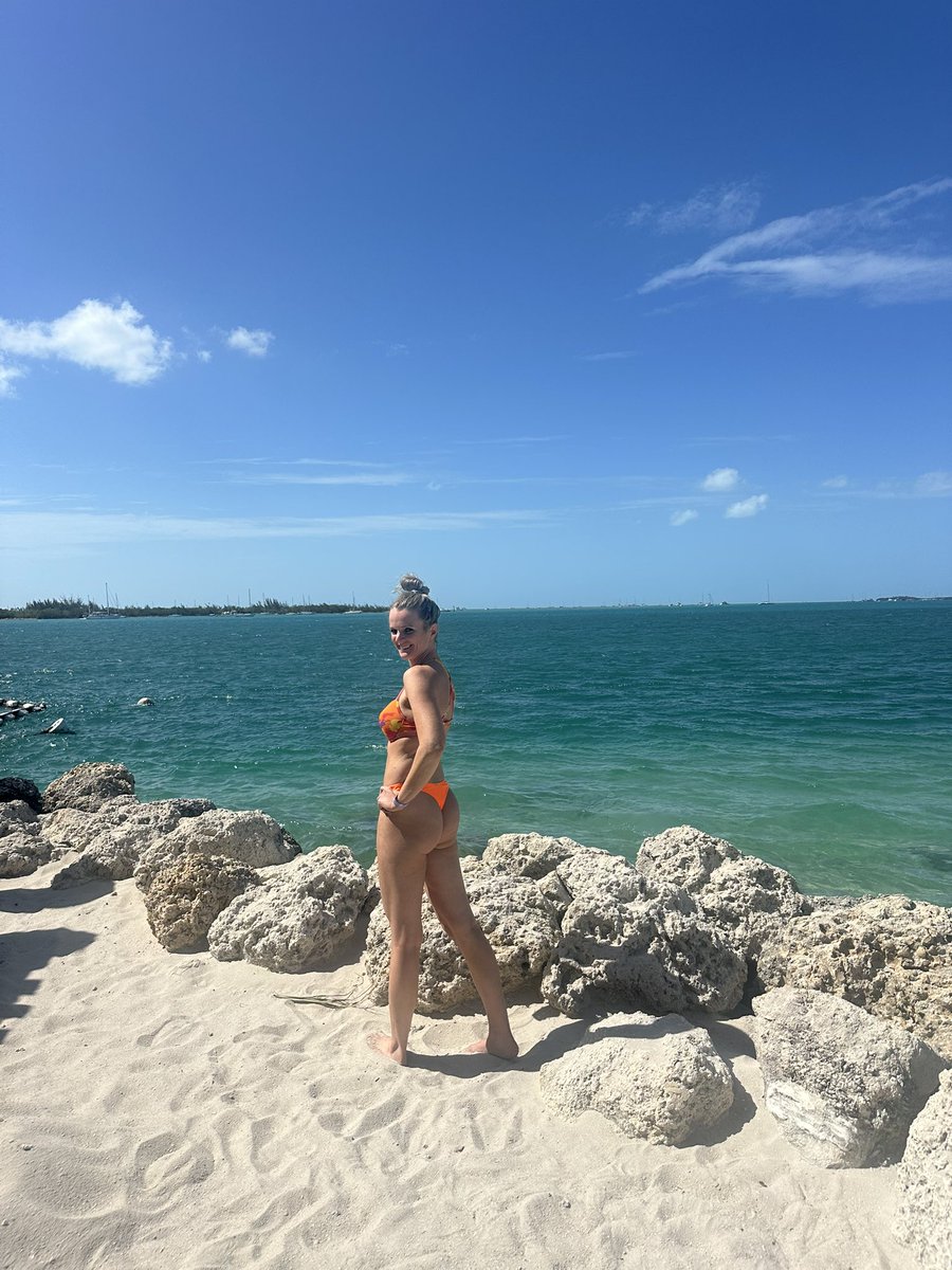 Bella Gallops tweet media