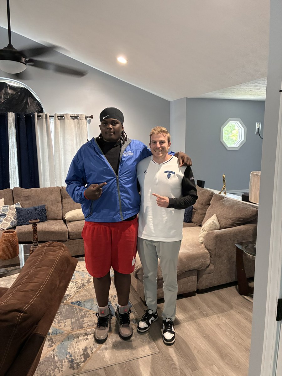 KeeshunJj's tweet photo. After an amazing house visit from @tmorris301 I am blessed to receive and offer from @HUBISONFOOTBALL 
@TreySmith_JSG 
@AllenTrieu 
@Bryan_Ault 
@5StarScouting 
@adamgorney 
@FBCoachThompson 
@EvanGWatkins247 https://t.co/RX5CTWuuFV