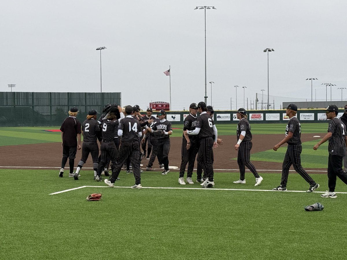 CanyonAthDept's tweet photo. .@RandallBaseball takes game 1 5-3 over Greenwood! https://t.co/HV8oEvPTQE