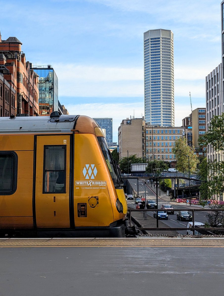 DownOnTheStour's tweet photo. 730 hunt was fruitless, so headed to Snow Hill Lines for 172s ๐ค
Sat at Moor Stโฆ already cleared them allโhoorah โ
#DOTS #trainphotography #railwayphotography #class172 #cleared #turbostars https://t.co/shTWr13sfS