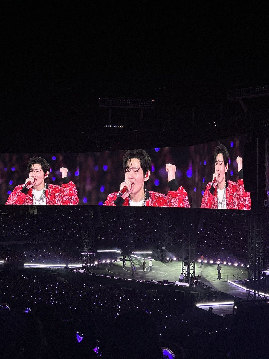 ksjstalli's tweet photo. i can’t believe i saw baepsae live like https://t.co/svhJwxrY9Q