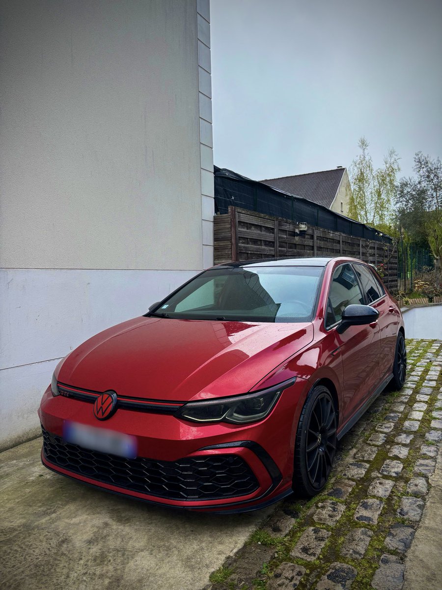 Θsti tweet media