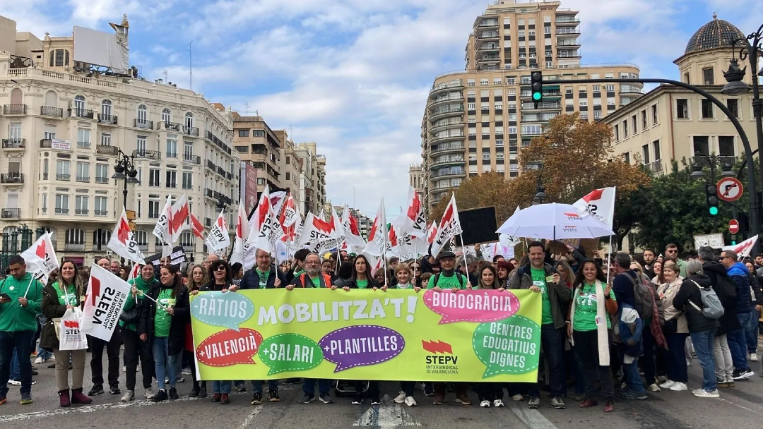 ‼️ ACTUALITZACIÓ | L'ensenyament valencià convoca vaga indefinida des de l'11 de maig, acompanyada amb mobilitzacions a les tres capitals de província i a escala comarcal.

👉 apuntmedia.es/1_1c7635