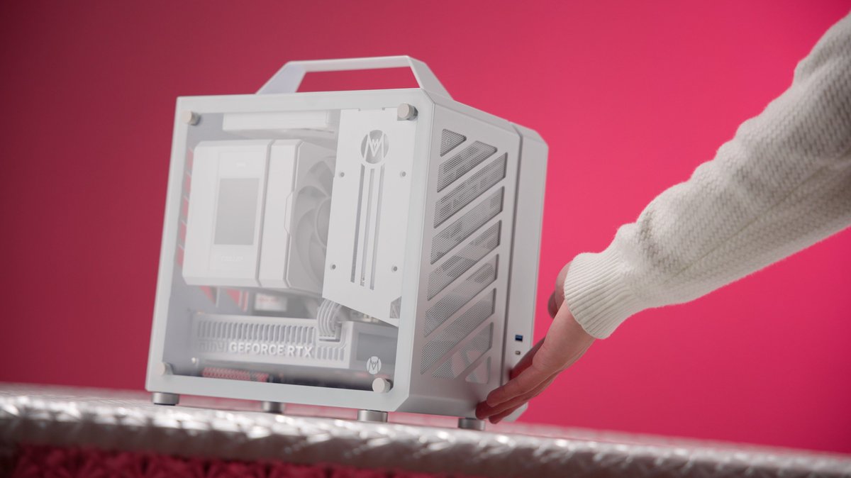 XPCMTeam's tweet image. 𝐌𝐞𝐜𝐡𝐚𝐧𝐢𝐜 𝐌𝐚𝐬𝐭𝐞𝐫 𝐂𝟐𝟓 𝐏𝐋𝐔𝐒 𝐒𝐅𝐅𝐏𝐂 𝐁𝐮𝐢𝐥𝐝 by @colorfultechnology 

#pcbuild #pcsetup #pcmodding #gamingpc #custompc #xpcm