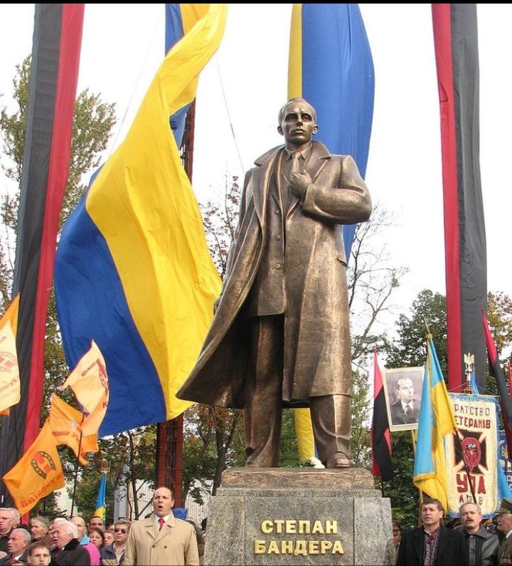 Aljoscha180566's tweet photo. @Blizzard9 @pix_55_peter ...dann mach dich vom Acker #Fritz und gehe deines gleichen belästigen. 

An der 🇺🇦 Front werden übrigens noch Couch-und Tastatursoldaten gesucht, haste schon gepackt, schon auf dem Weg zu deinen 🇺🇦 #ASOW und #Bandera Kumpels,..

Grüße an die Front 👋 https://t.co/kOJwdyKeeY