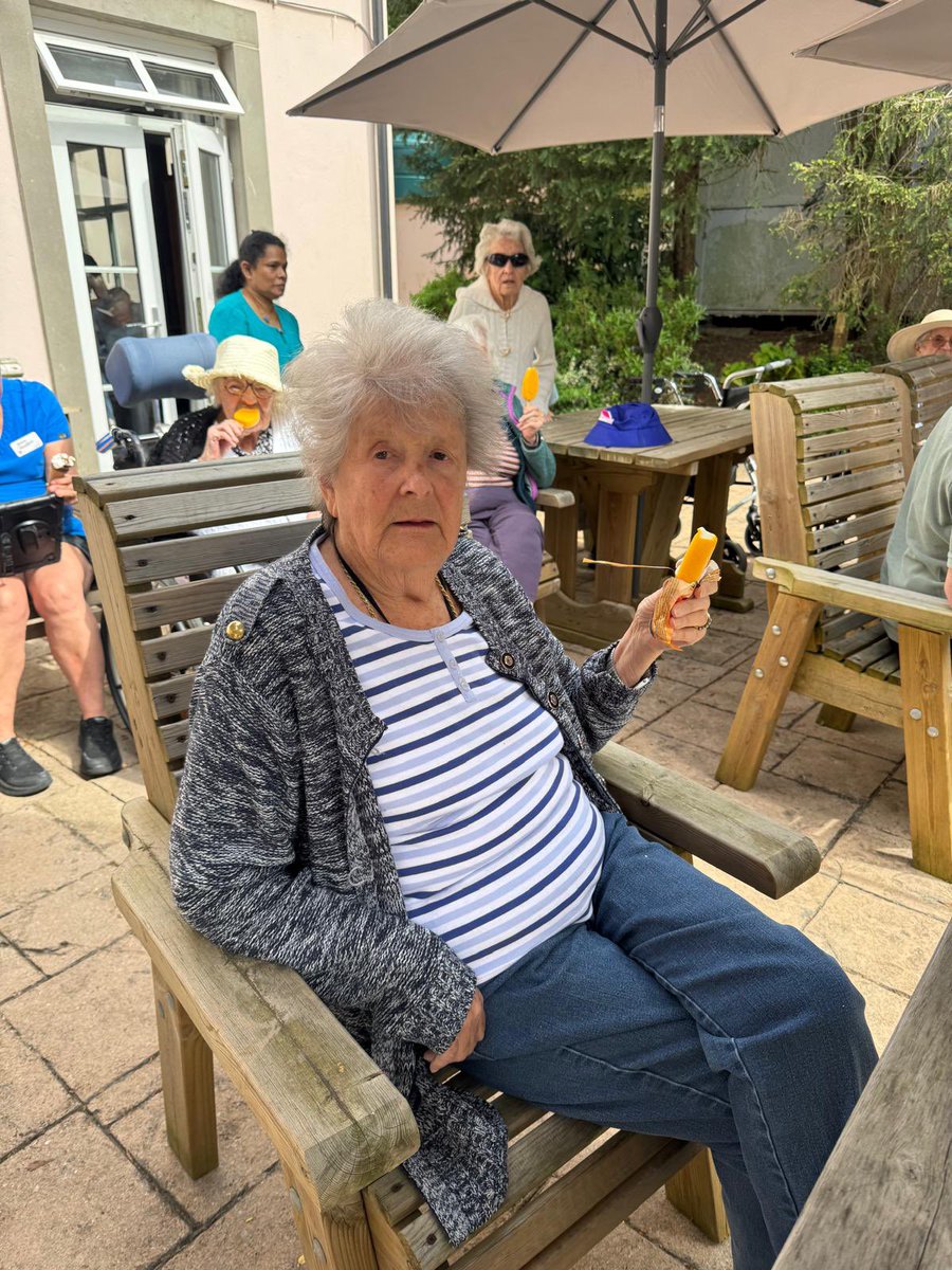 Bristolcarehome's tweet image. Sunshine, Smiles &amp;amp; Sweet Treats at Glebe House ☀️🍦

This afternoon at Glebe House, the sun was shining, so we thought it would be a great idea to take our first entertainment session outside !

#GlebeHouse #CareHomeLife #MakingMemories #SunshineDays #OutdoorFun