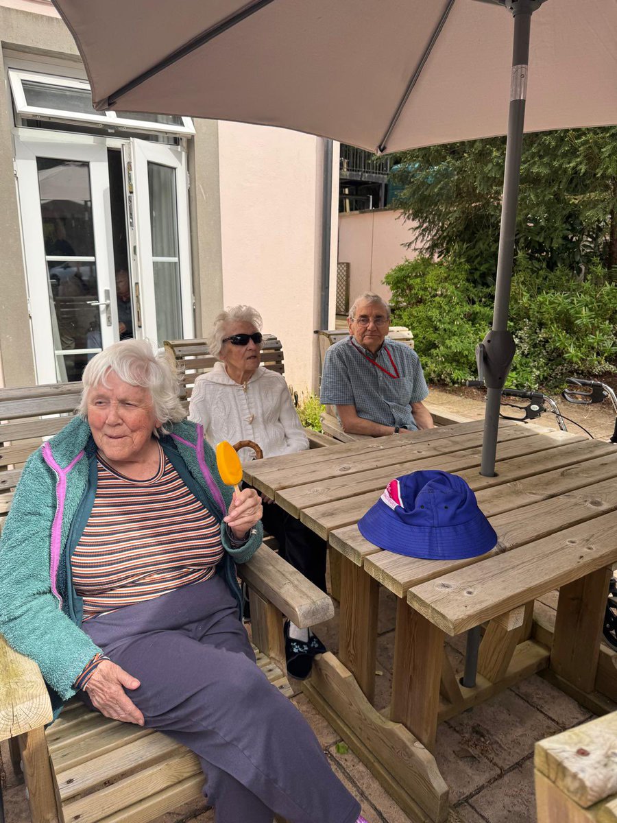 Bristolcarehome's tweet image. Sunshine, Smiles &amp;amp; Sweet Treats at Glebe House ☀️🍦

This afternoon at Glebe House, the sun was shining, so we thought it would be a great idea to take our first entertainment session outside !

#GlebeHouse #CareHomeLife #MakingMemories #SunshineDays #OutdoorFun