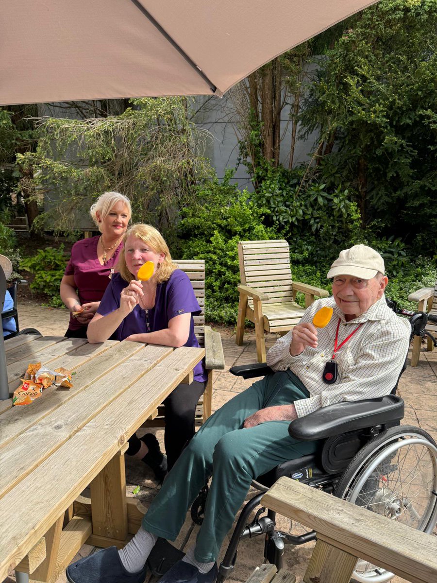 Bristolcarehome's tweet image. Sunshine, Smiles &amp;amp; Sweet Treats at Glebe House ☀️🍦

This afternoon at Glebe House, the sun was shining, so we thought it would be a great idea to take our first entertainment session outside !

#GlebeHouse #CareHomeLife #MakingMemories #SunshineDays #OutdoorFun