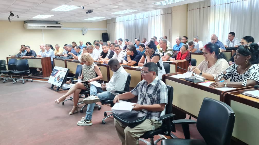 ReinaldoLuisGo1's tweet photo. La transformación y el desarrollo de la industria metalmecánica requiere de cambios en la gestión empresarial,  tema central en el intercambio de @EloylvarezMart1 con cuadros de #GESIME en su Consejo de Directores.
#GESIME con la Mira en el futuro https://t.co/n8K994qV3W