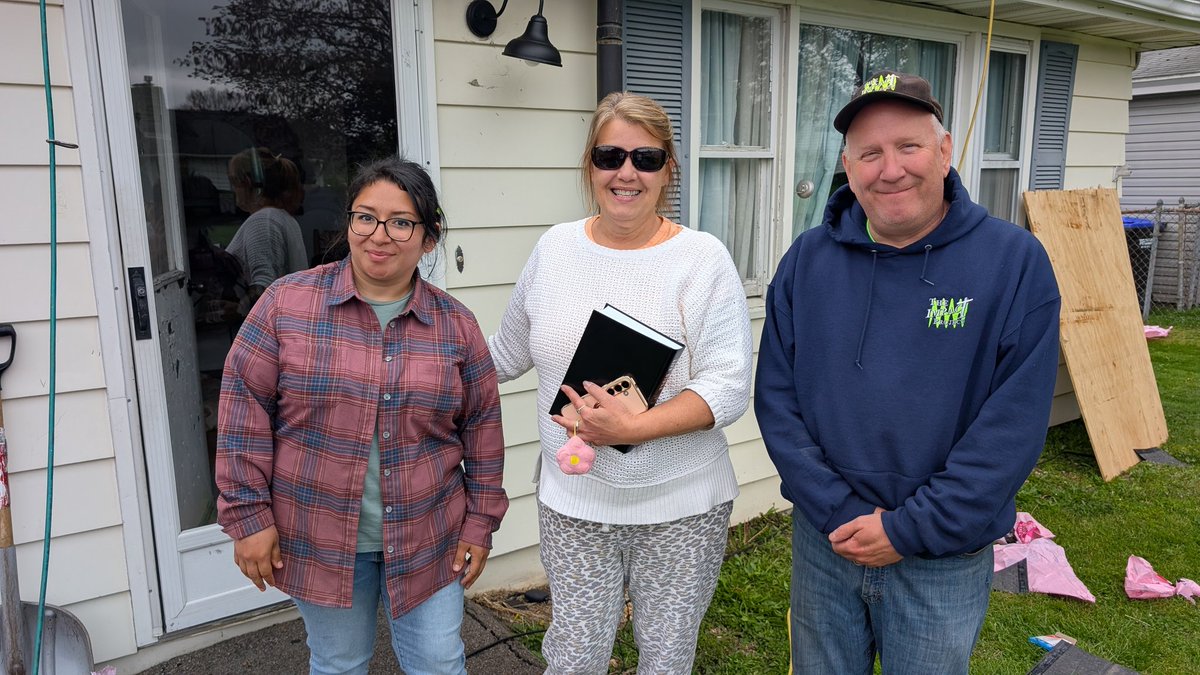 Impact1335's tweet photo. Impact Project completes its 302nd. Lisa Finch of Conklin NY got a new roof today 😎 https://t.co/Jx3s6Vb7Ys